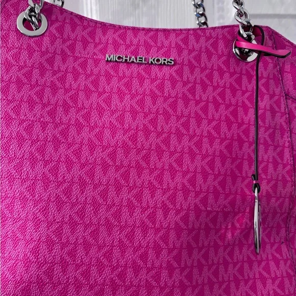 Michael Kors Jet Set Large Signature Logo Shoulder Bag
Pink - Picture 2 of 16